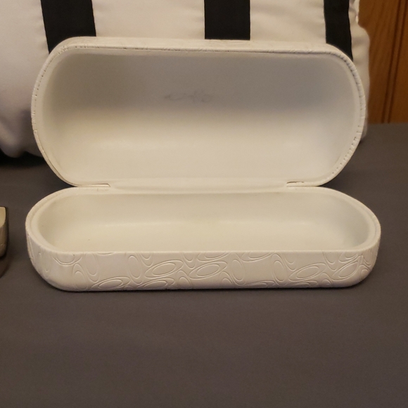 Oakley Breathless sunglasses w/ white oakley case - Picture 3 of 8